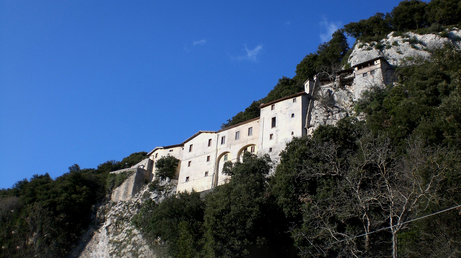 Santuario di Greccio (foto: santuarivallesanta.com)